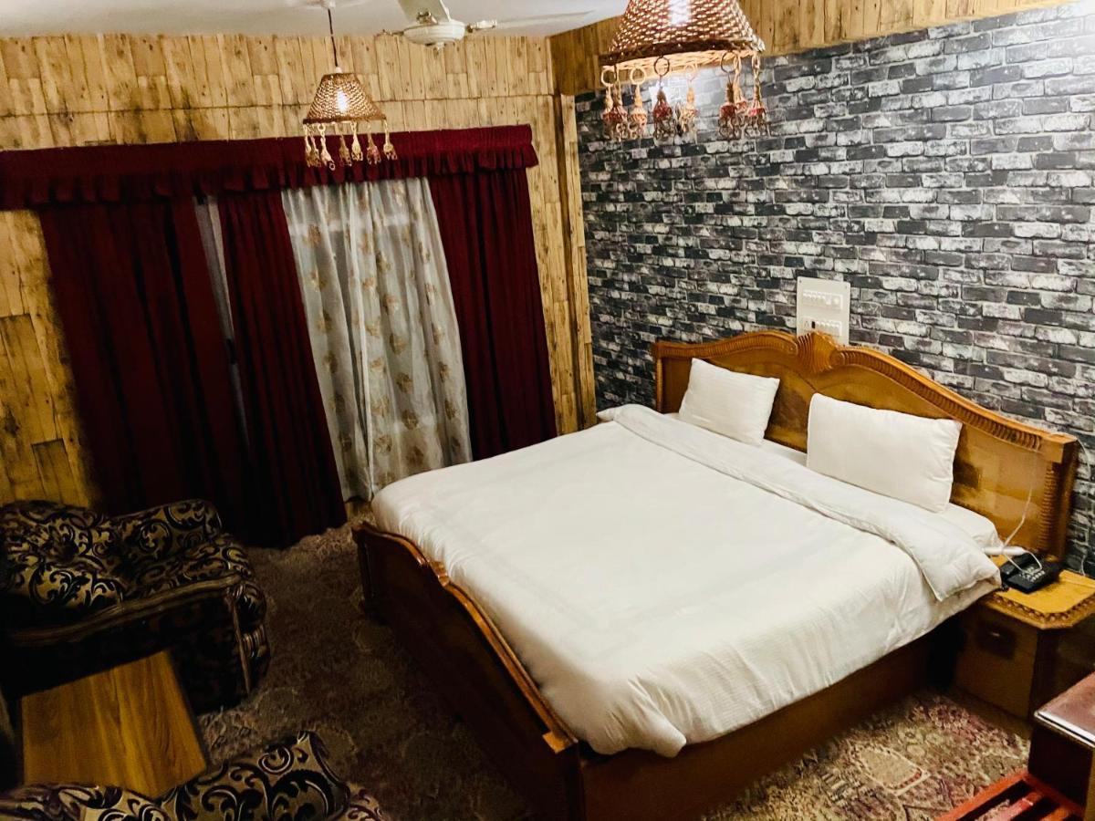 Hotel International Srinagar  Exterior photo