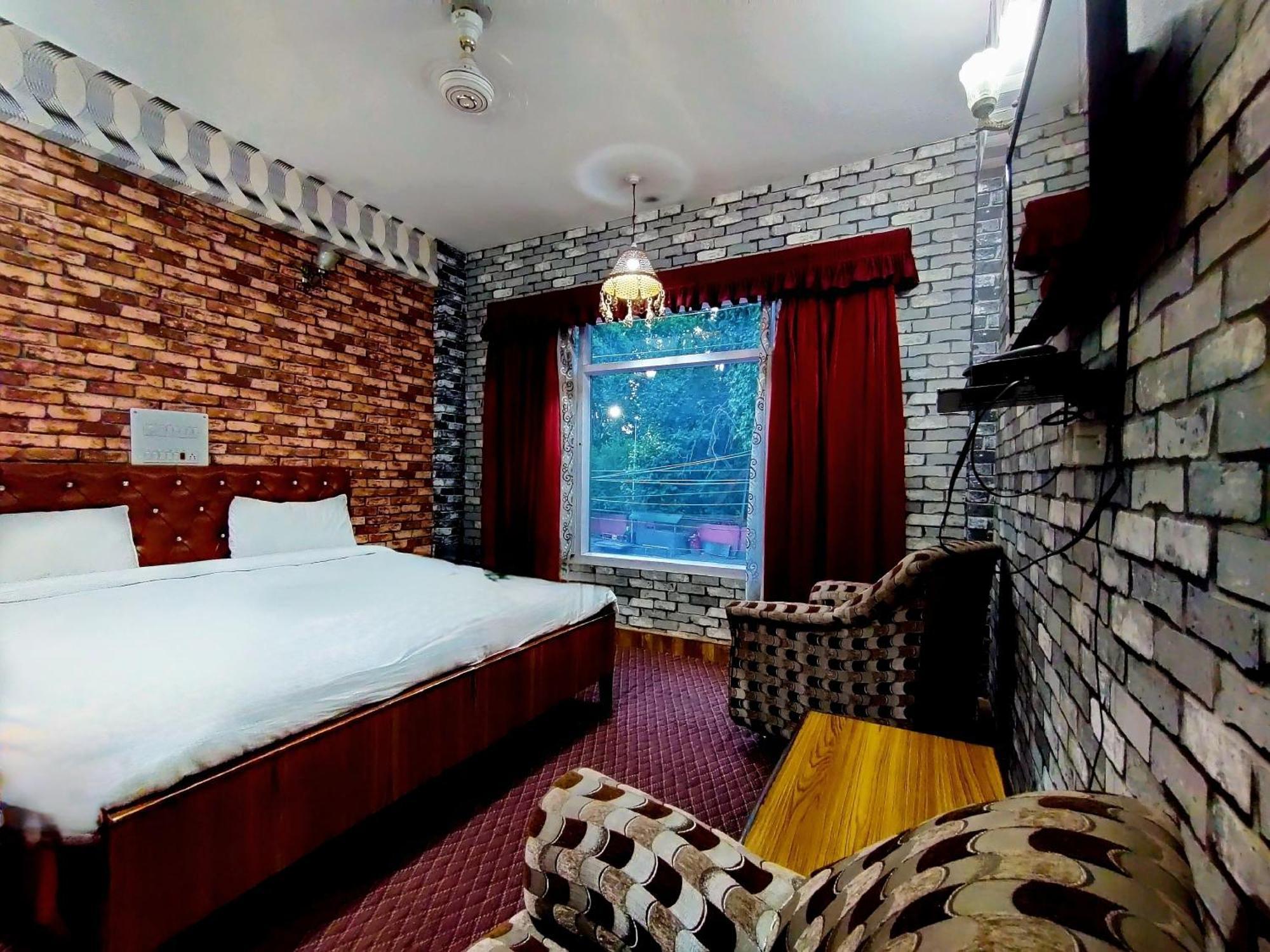 Hotel International Srinagar  Exterior photo
